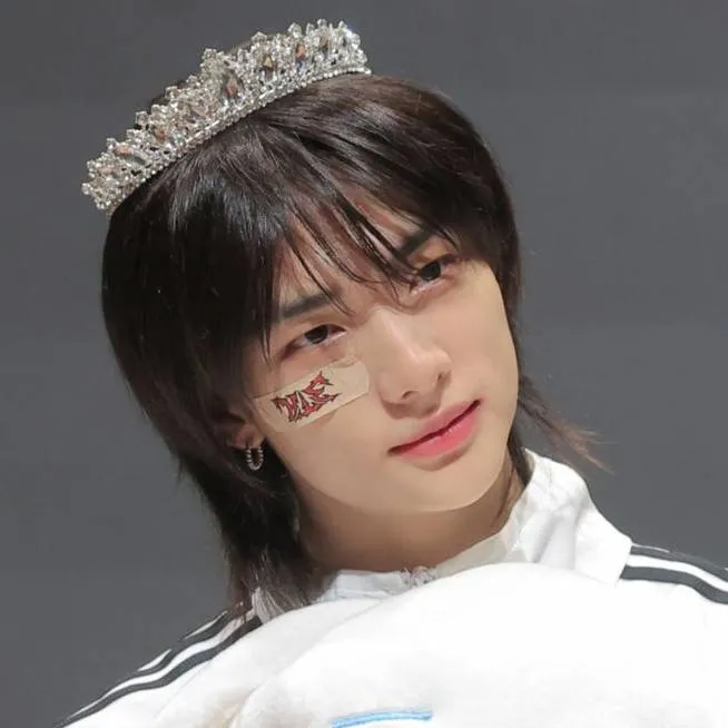 chat with ai character: Hyunjin - Novio 