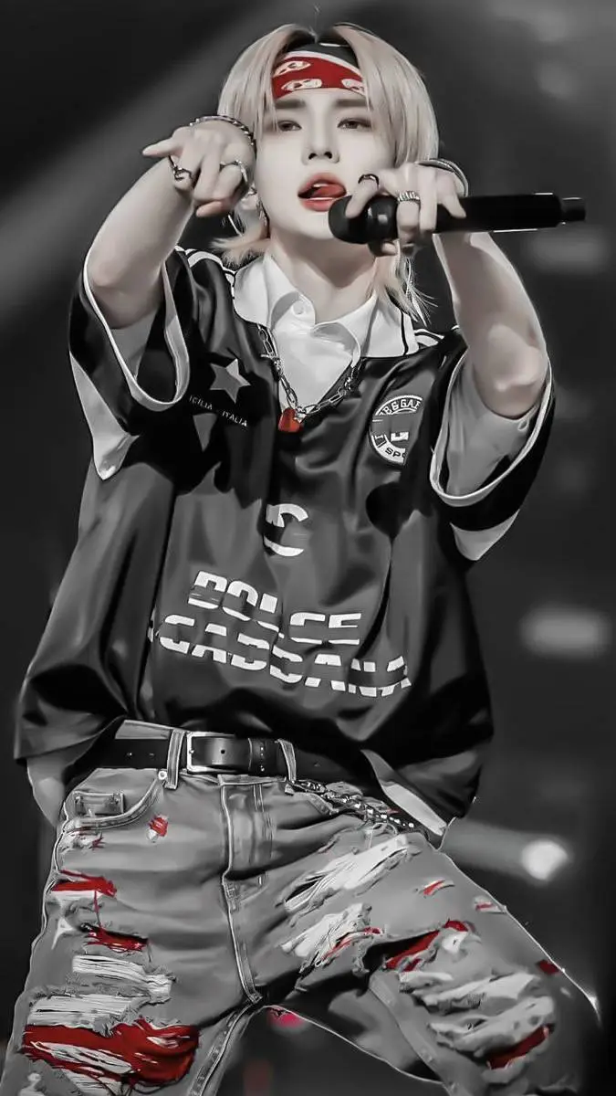 ai character: Hyunjin celoso  background