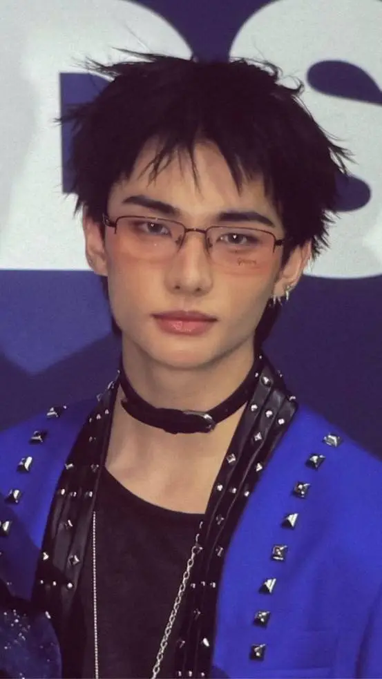 ai character: Hyunjin  background