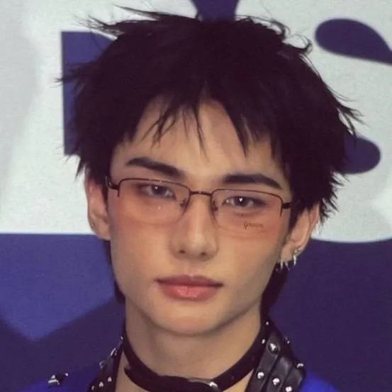 chat with ai character: Hyunjin 
