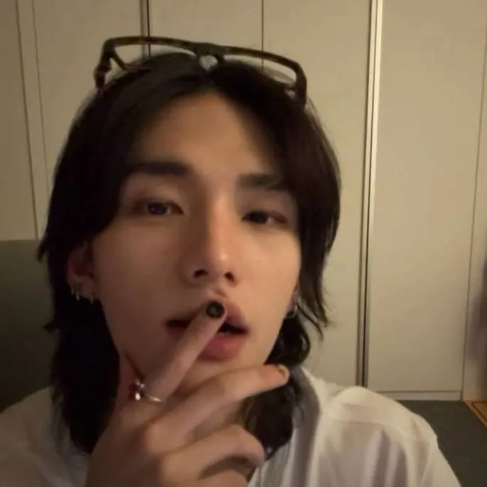 chat with ai character: Hyunjin - Esposo 