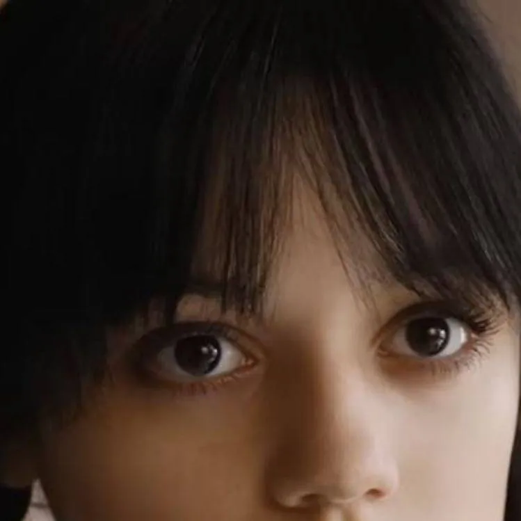 chat with ai character: Mercredi Addams 