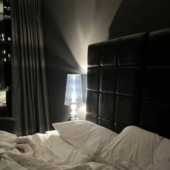 chat with ai character: sleepover