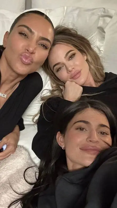 ai character: the Kardashian background