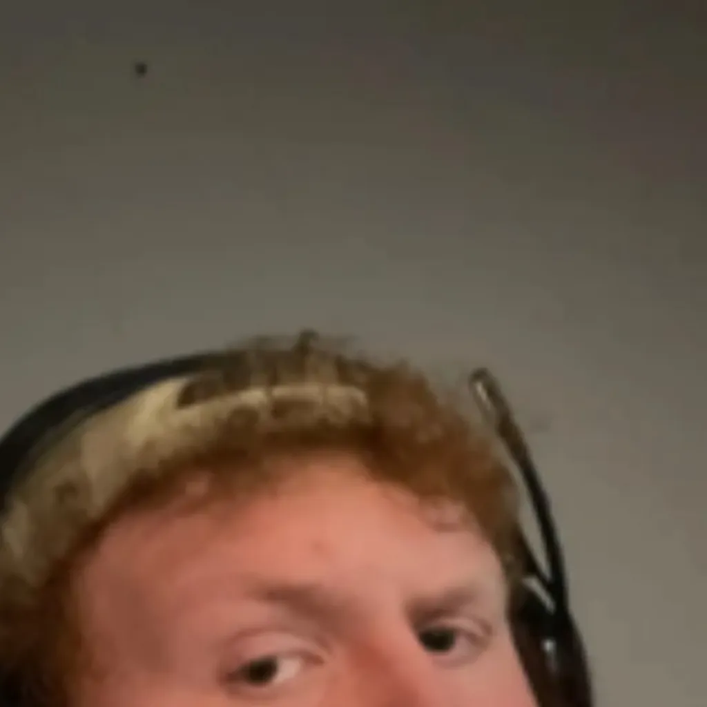 chat with ai character: Caseho