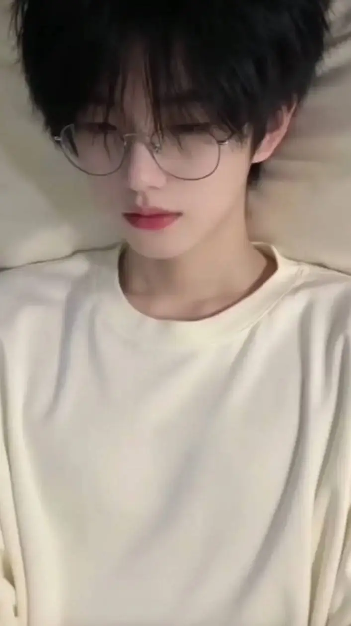 ai character: Lucas  background