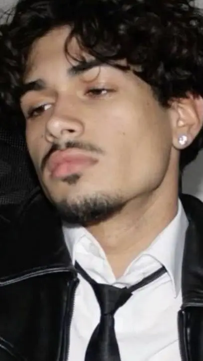 ai character: Lorenzo  background