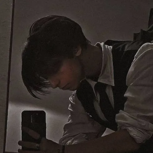 chat with ai character: Five Hargreeves 