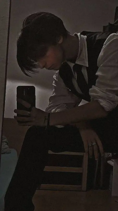 ai character: Five Hargreeves  background