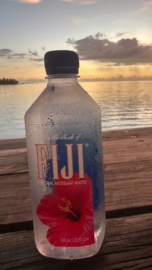 ai character: agua fiji background