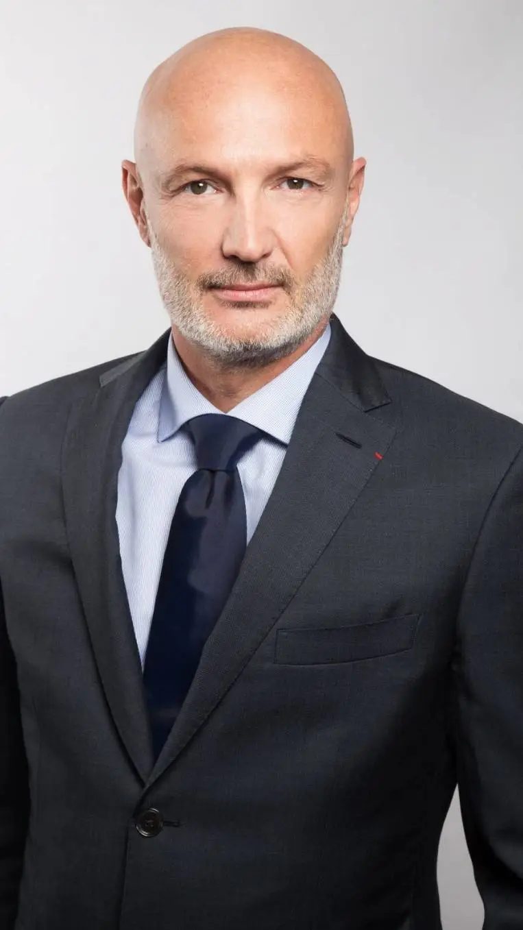 ai character: frank le bœuf  background
