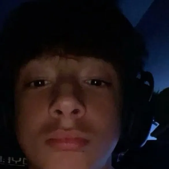 chat with ai character: Jaydennnnn