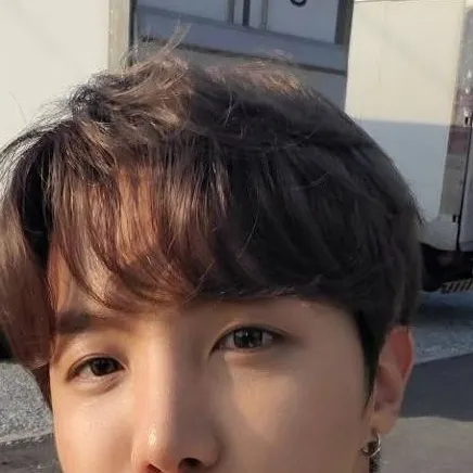 chat with ai character: J-hope, hobi