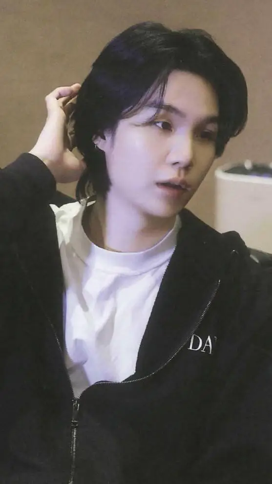ai character: Min Yoongi 💓 background