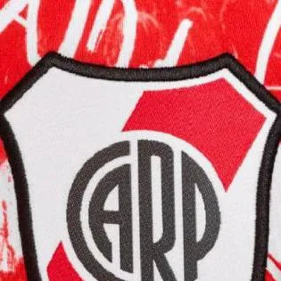 chat with ai character: River Plate 