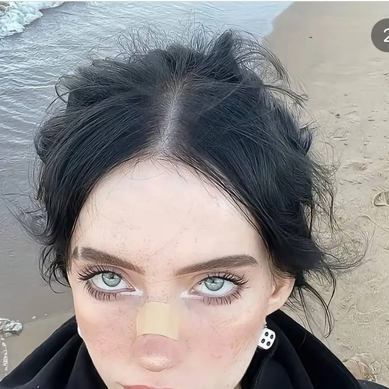 chat with ai character: selia