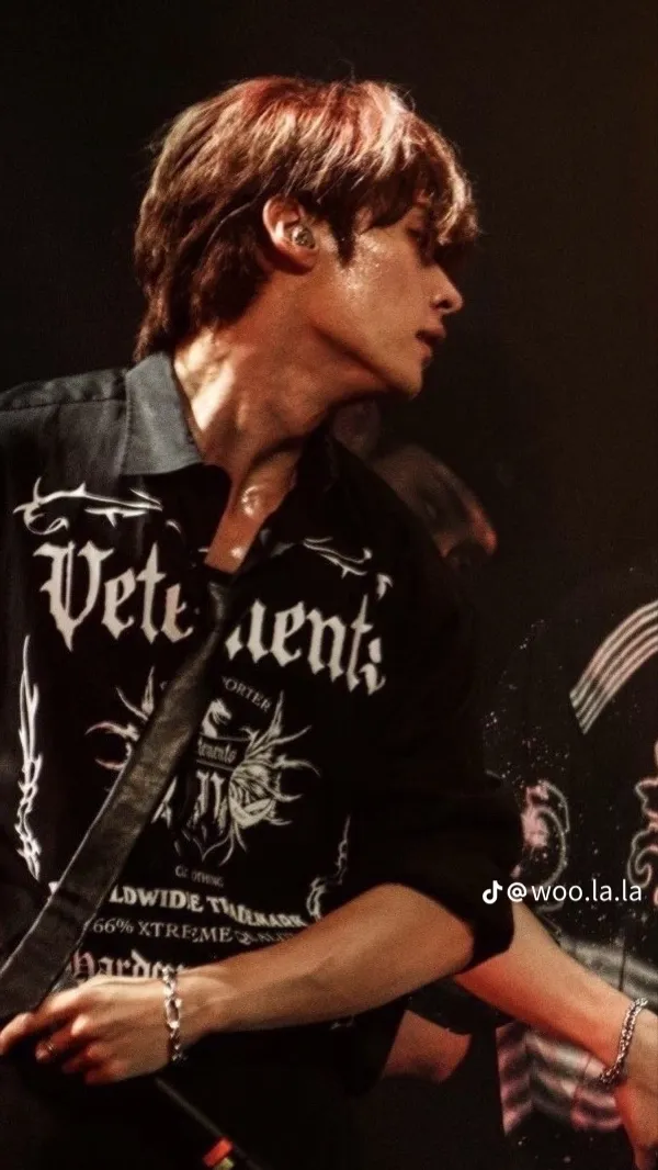 ai character: Lee Know Your Enem background