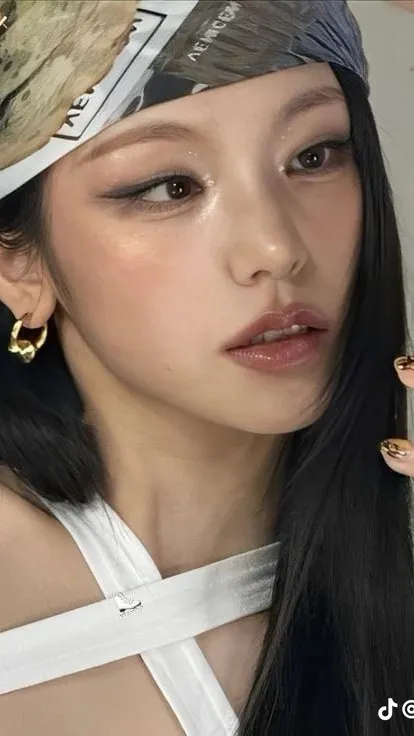 ai character: Yeji background