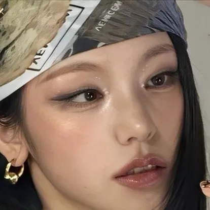 chat with ai character: Yeji