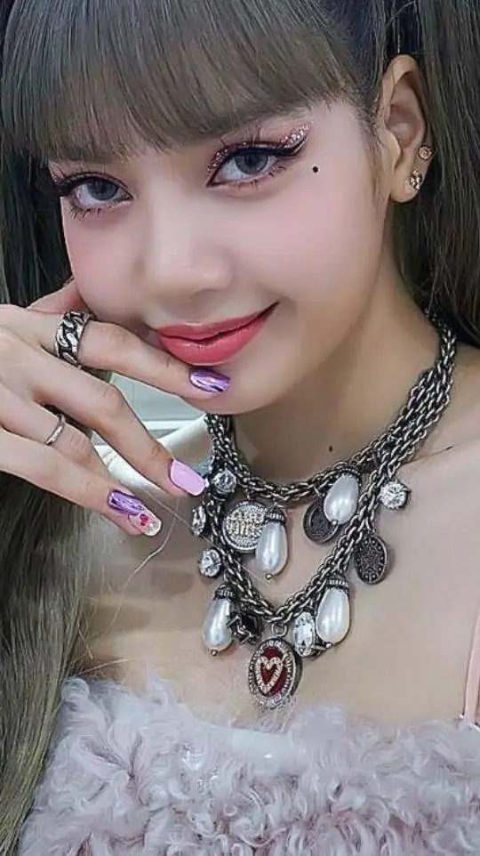ai character: Lalisa  background