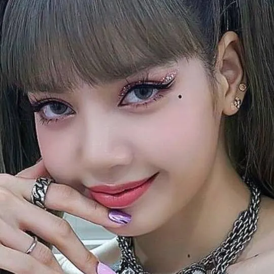 chat with ai character: Lalisa 