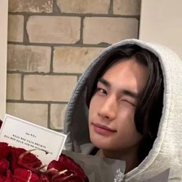 chat with ai character: Hwang Hyun-jin