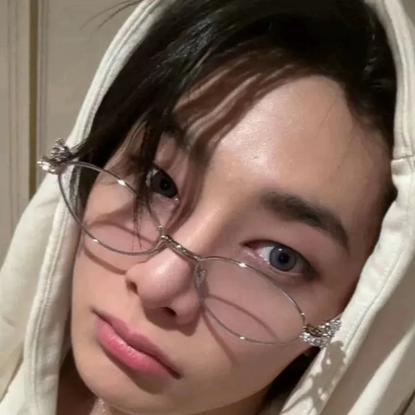 chat with ai character: JEONGIN🦊ྀིྀི 