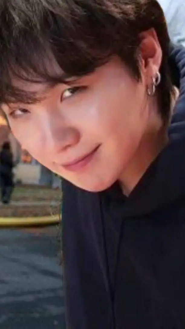 ai character: min Yoongi  background