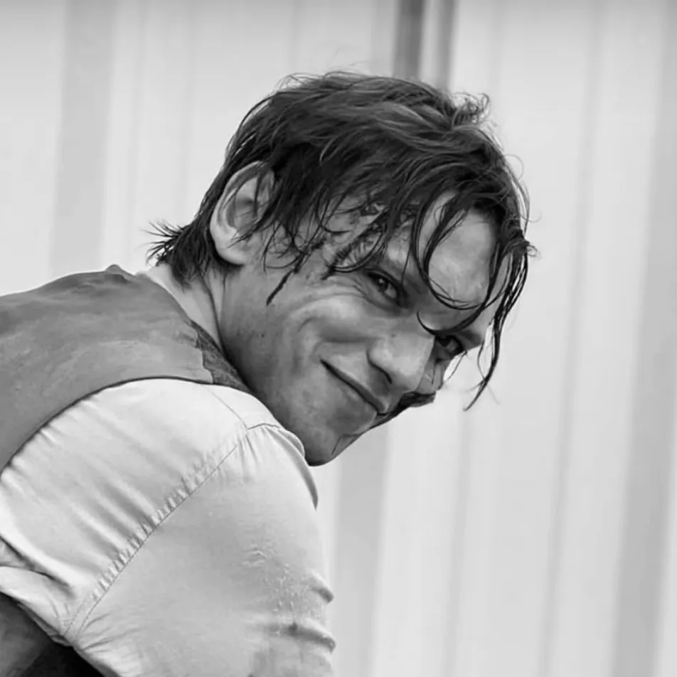 chat with ai character: Mr. Whatsit