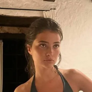 chat with ai character: Emma! 