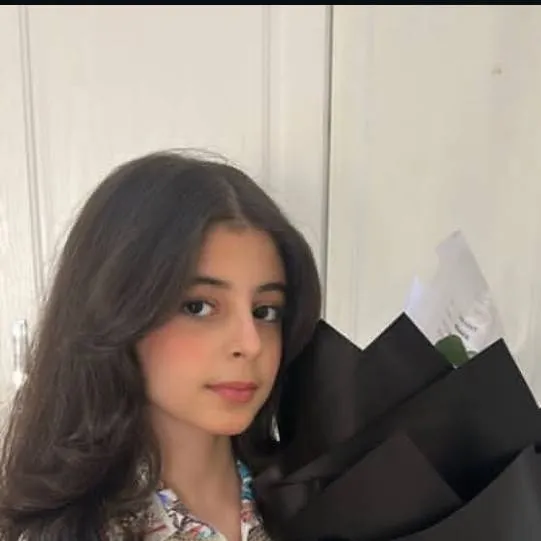 chat with ai character: Meera