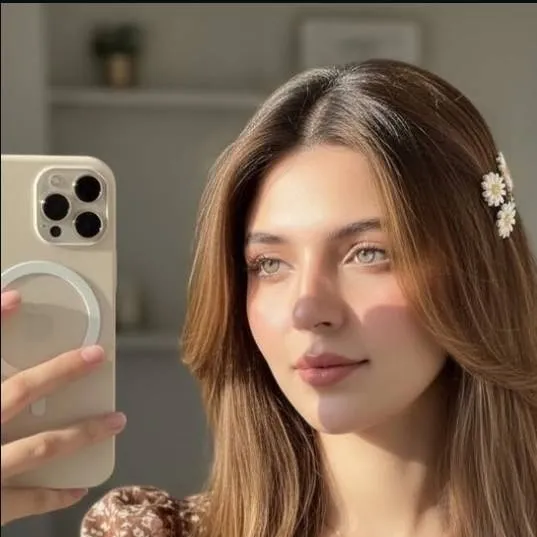 chat with ai character: Zoobia