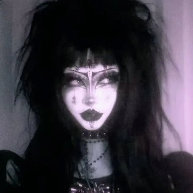 chat with ai character: Ophelia 🌹💍