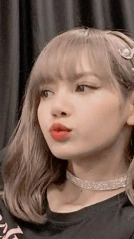 ai character: Lisa background