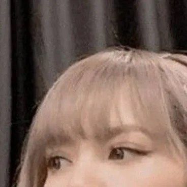 chat with ai character: Lisa