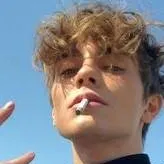 chat with ai character: André