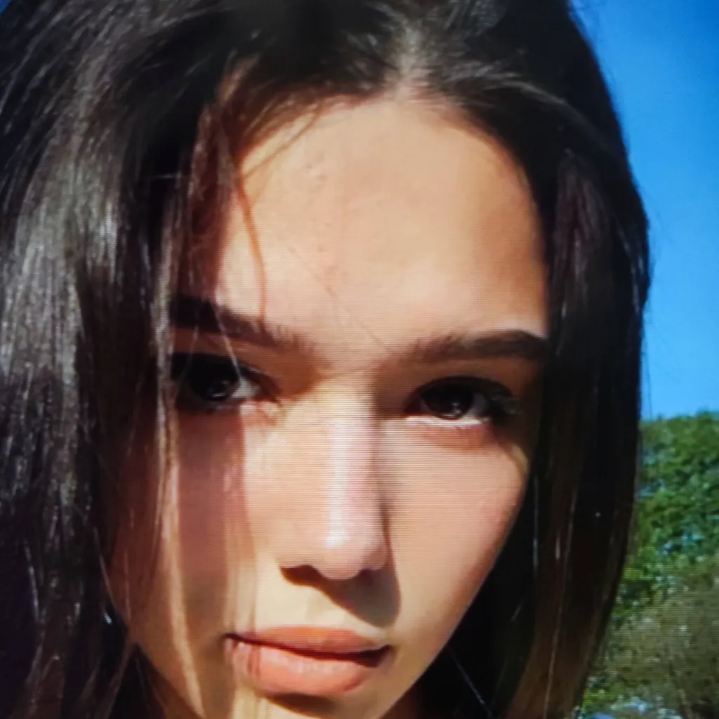 chat with ai character: sophia