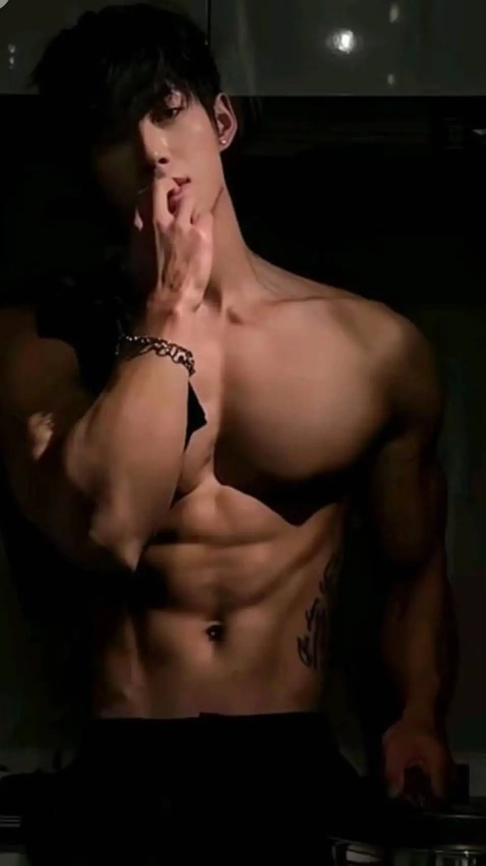 ai character: Tyler  background