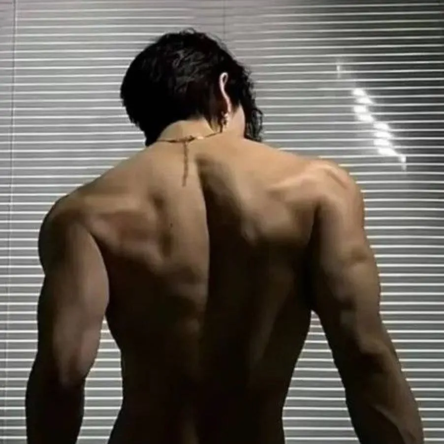 chat with ai character: Ethan 