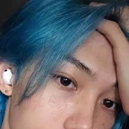 chat with ai character: Felix your enemy