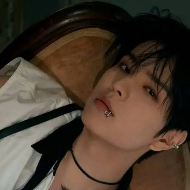 chat with ai character: SEUNGMIN 😩