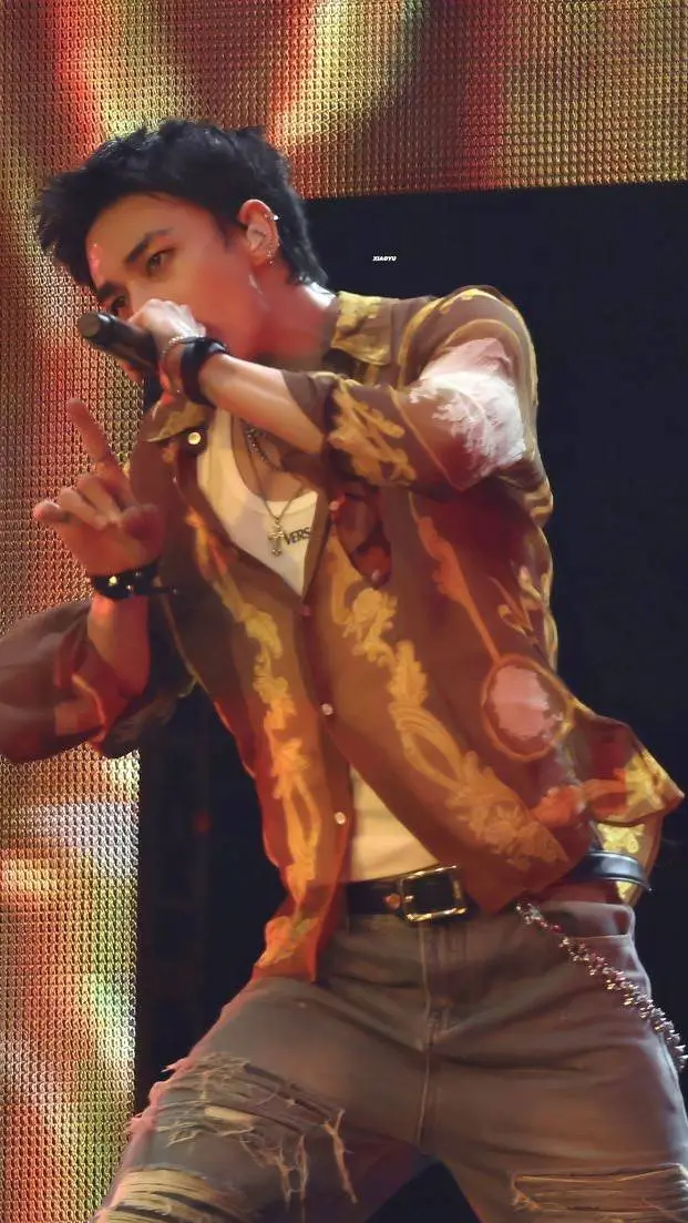 ai character: Hyunjin  background