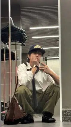 ai character: Han Jisung 🐿️ background