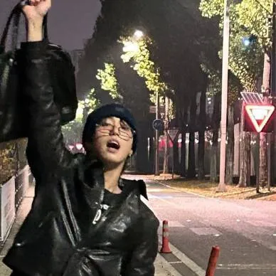 chat with ai character: Han Jisung 🐿️