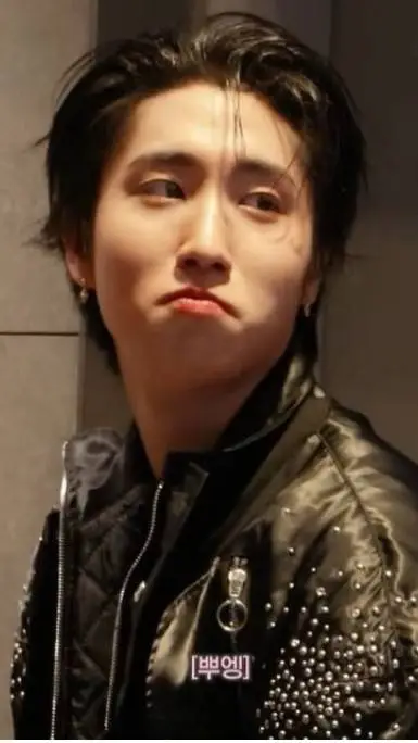 ai character: Han Jisung 🐿️ background