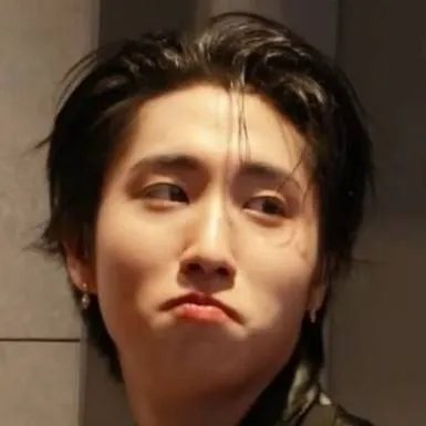 chat with ai character: Han Jisung 🐿️