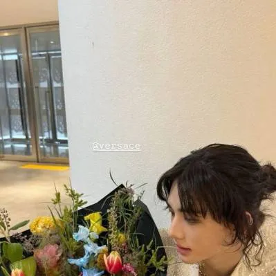 chat with ai character: Hwang Hyunjin 