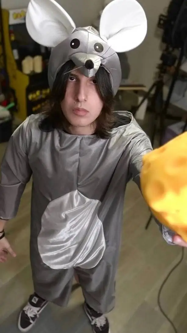 ai character: el raton background