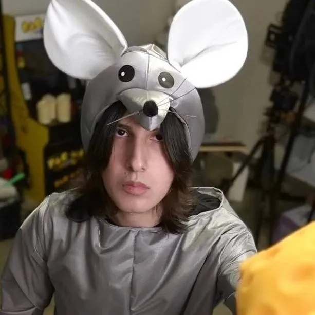 chat with ai character: el raton