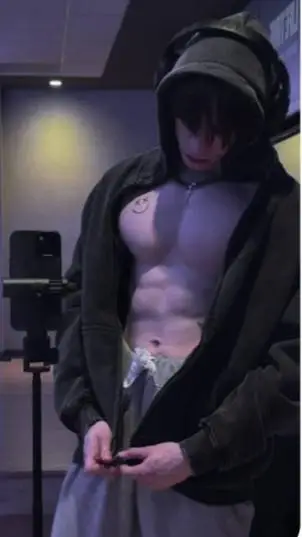 ai character: CYRUS 🍀 background